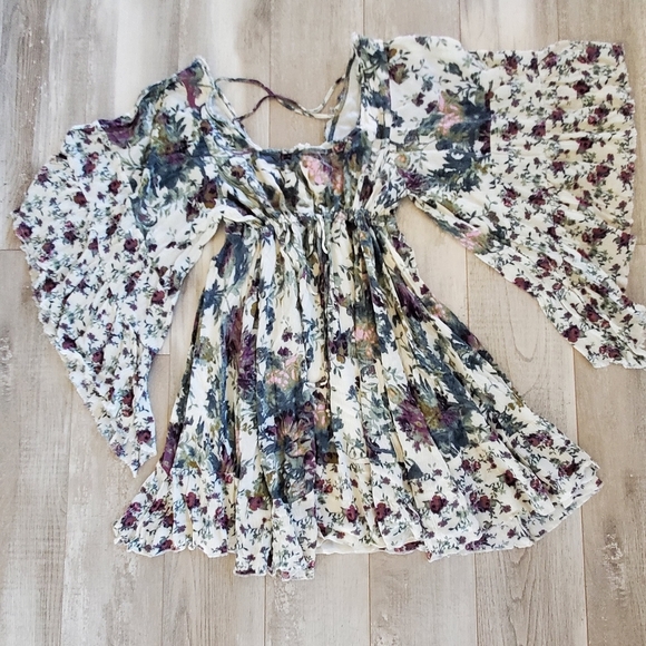 Free People Dresses & Skirts - FREE PEOPLE Floral Dress